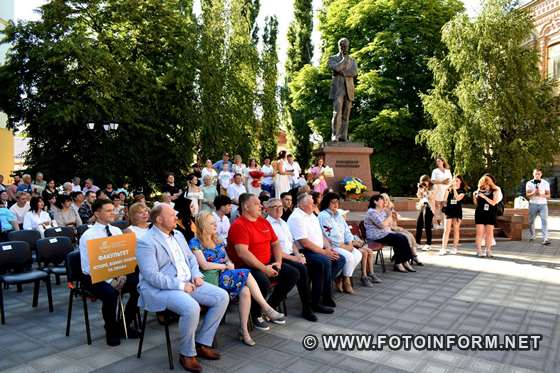 У Кропивницькому відбулося вручення дипломів випускникам ЦДУ (ФОТО)